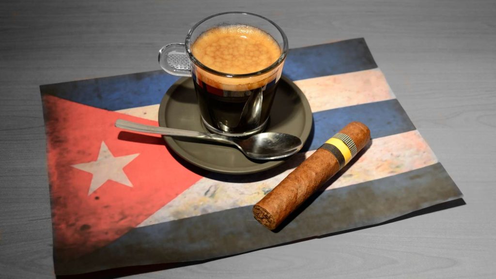 El Café Cubano: Tradición, Preparación y la Cultura de la Sobremesa en la Isla